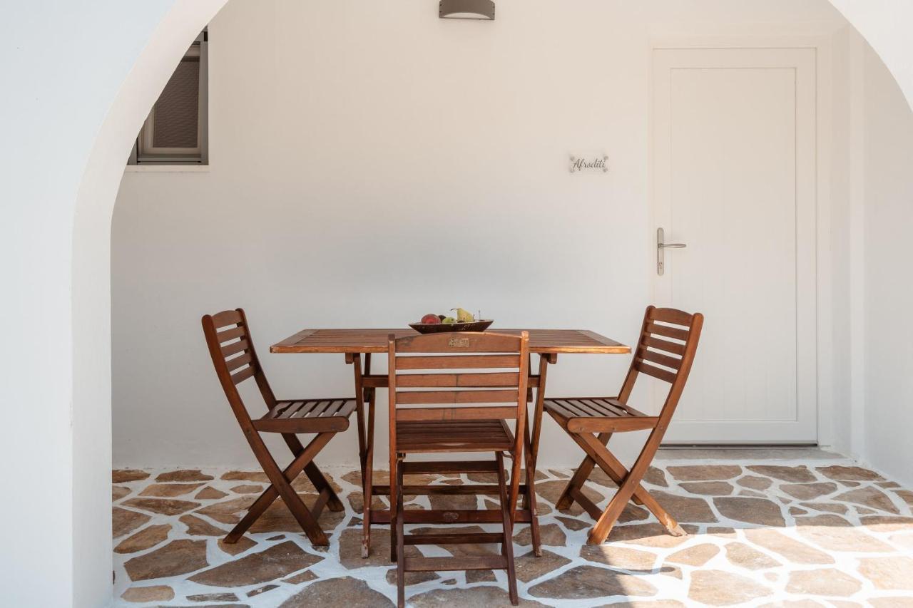 Celestial Seaview Apartments - Afroditi Naxos City エクステリア 写真